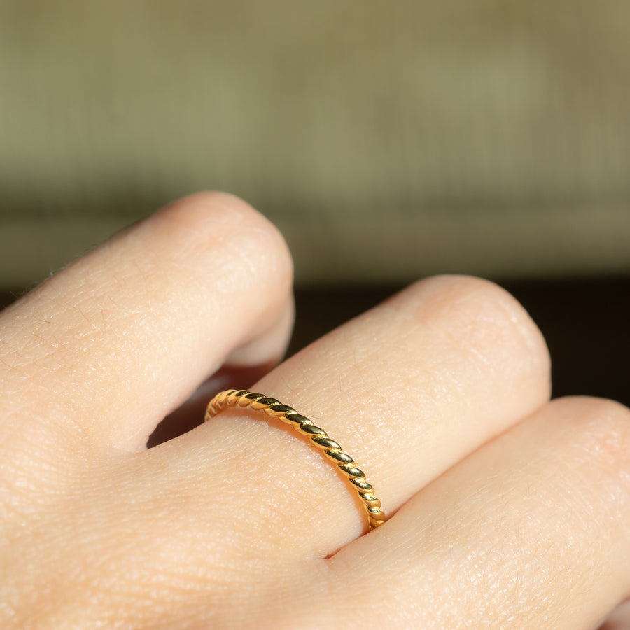 gold spiral plain ring