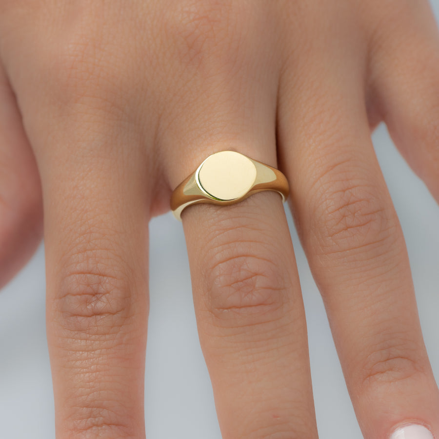 gold signet ring